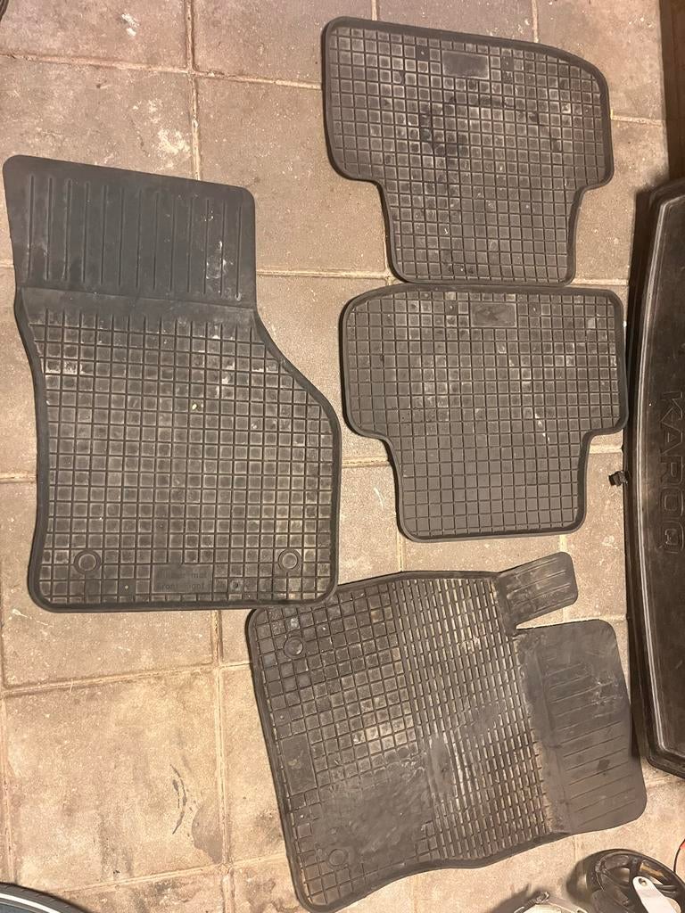Rubberen Mattenset en Kofferbakmat voor Skoda Karoq, Auto diversen, Automatten, Ophalen, Gebruikt