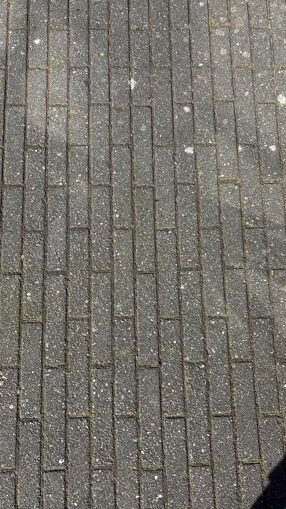 Gratis betonstraatstenen, klinkers +/- 90m2, Gebruikt, Klinkers, Ophalen of Verzenden, 10 m² of meer