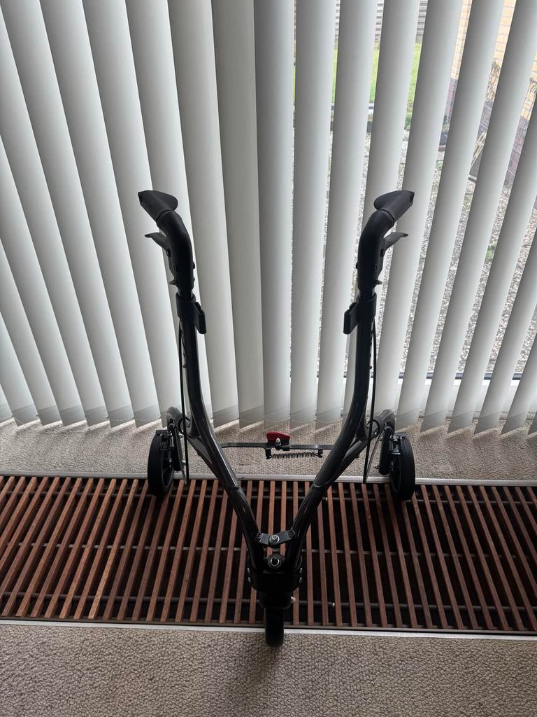 Rovera Mobility Tripod Design Binnenrollator. Nieuw, Diversen, Rollators, Ophalen, Lichtgewicht, Nieuw