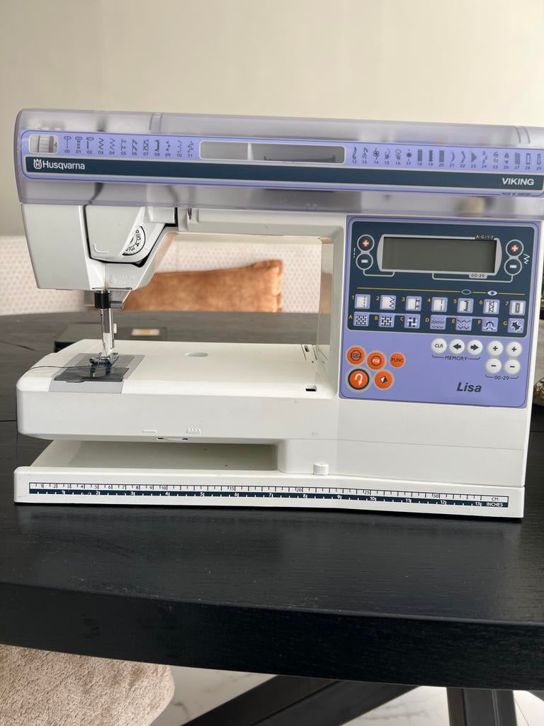 Husqvarna Lisa naaimachine met borduursteken, Ophalen, Gebruikt, Naaimachine, Husqvarna