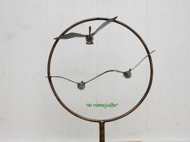 206* Bronzen 3 zwanen op stang(Boven€75 geen verzendkosten), Tuin en Terras, Tuinbeelden, Ophalen of Verzenden, Nieuw, Overige materialen