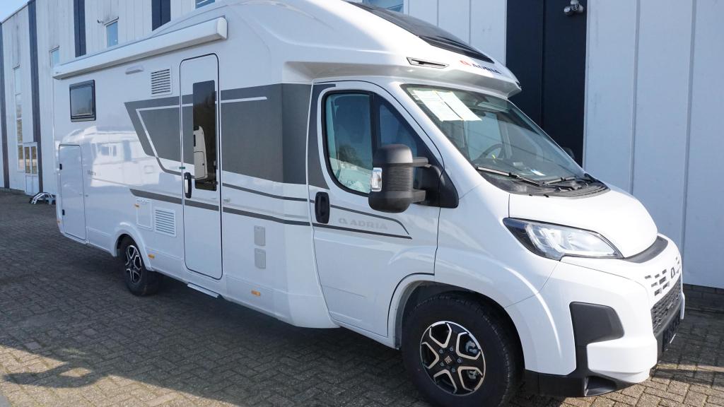 Adria Matrix Axess 670 SL, Caravans en Kamperen, Campers, Automaat, Ringverwarming, Fiat, Bedrijf