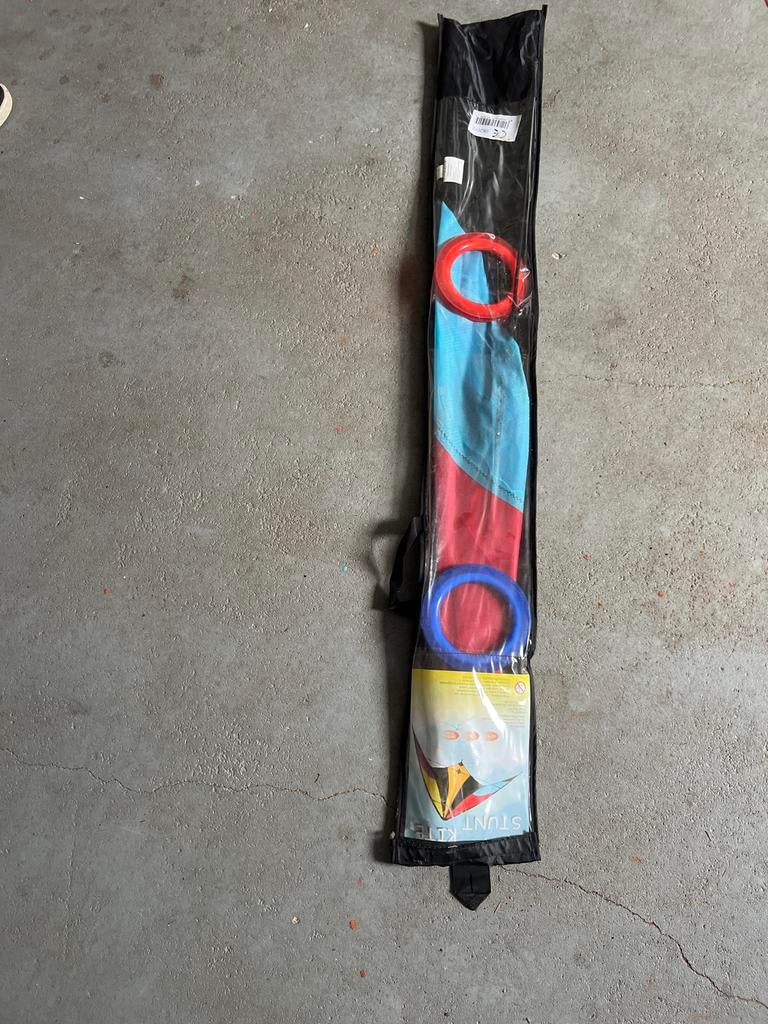 Stuntvlieger in hoes, Sport en Fitness, Vliegeren, Ophalen of Verzenden, Gebruikt, Tweelijns, Vlieger