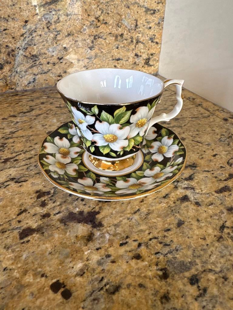 Royal Albert Provincial Flowers Dogwood Theekop en Schotel, Ophalen of Verzenden