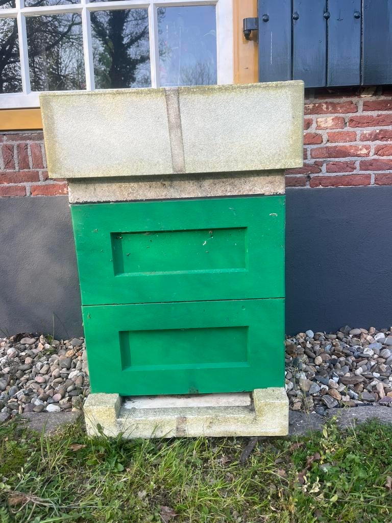 Bijenkast (Segeberger simplex), Bijen