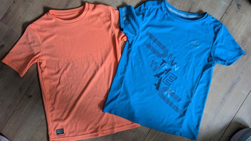 2 zwemshirts / UV t-shirts maat 134, Gebruikt, UV-zwemkleding, Jongen of Meisje, Decathlon