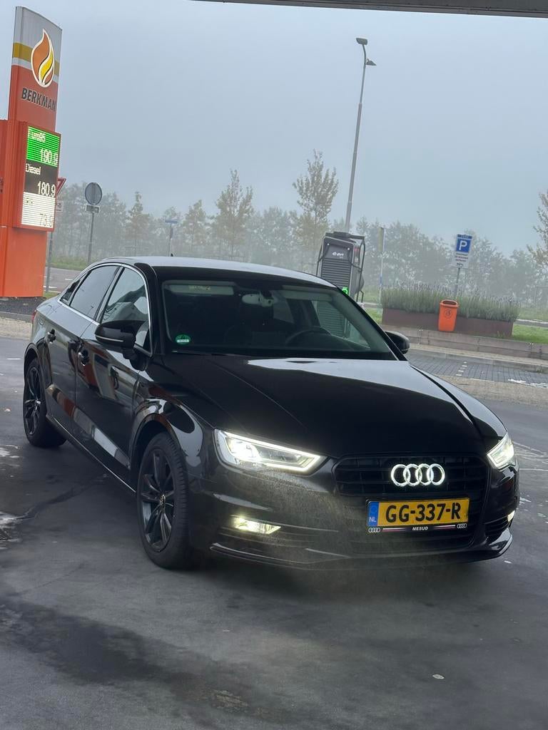 Audi A3 1.6 TDI 110pk Sedan 2015 Zwart, Auto's, Voorwielaandrijving, 4 cilinders, Zwart, 26 km/l