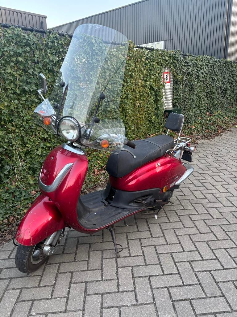 Znen Scooter AGM - Rood, met windscherm, Ophalen, Gebruikt, Benzine, Maximaal 25 km/u