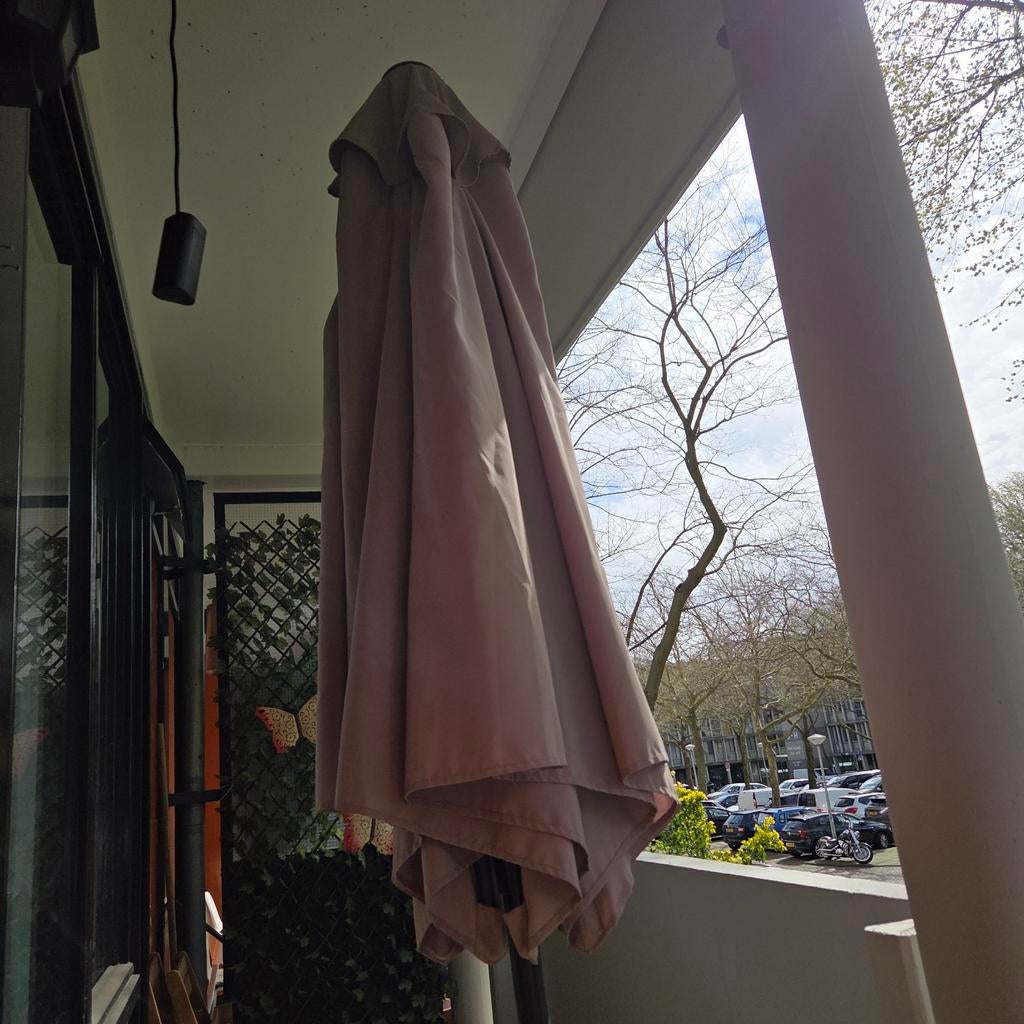 Zweefparasol ZGAN zandkleurig, Tuin en Terras, Parasols, Ophalen of Verzenden, Zo goed als nieuw, Zweefparasol