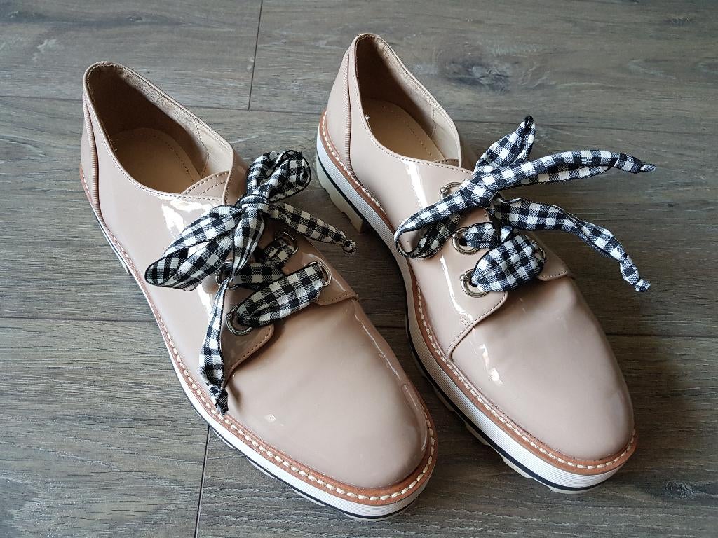 Schoenen / veterschoenen / lakschoenen dames - mt. 40 - Zara, Schoenen met lage hakken, Ophalen of Verzenden, Zo goed als nieuw