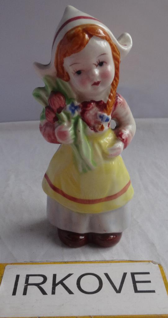 BOERIN MET TULPEN * Lief Beeldje *, Verzenden, Zo goed als nieuw, Mens