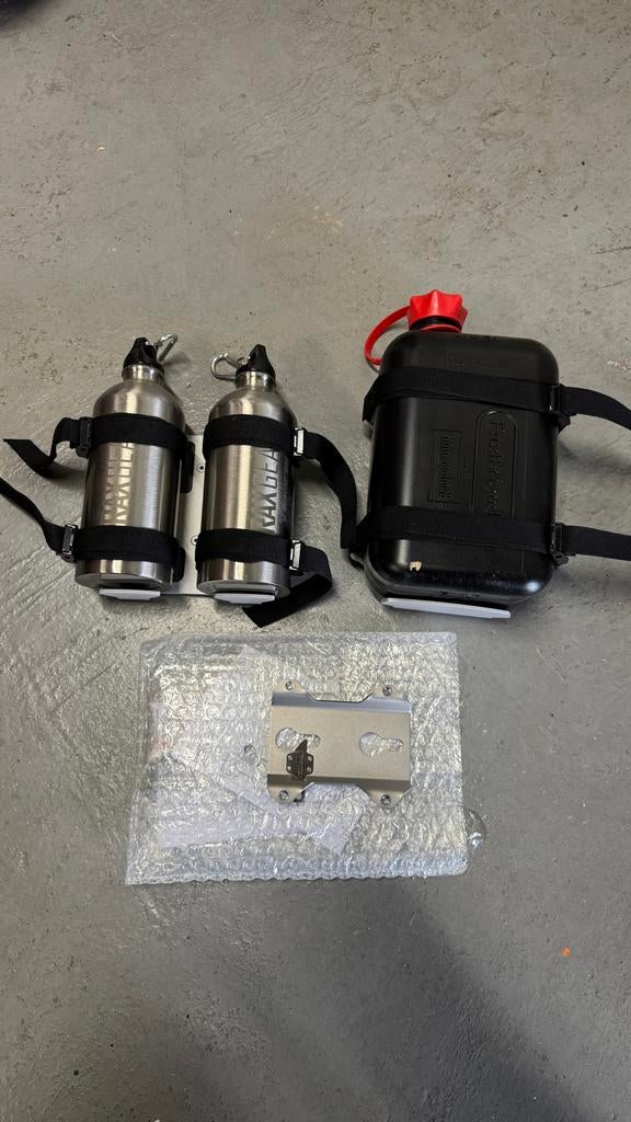 SW-Motech Drinkflessen & Brandstofcanister voor zijkoffer, Motoren, Accessoires | Overige, Ophalen of Verzenden, Zo goed als nieuw