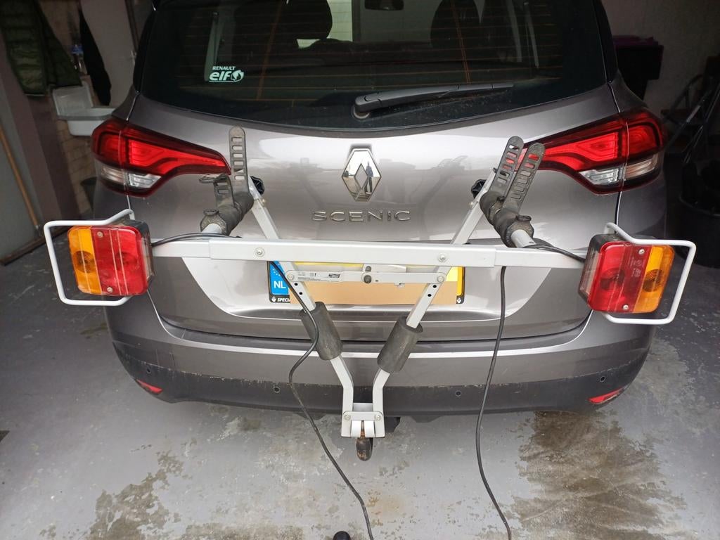 Compacte fietsdrager met verlichtingsbalk - Ongebruikt, Auto diversen, Fietsendragers, Ophalen, 2 fietsen, Nieuw, Trekhaakdrager