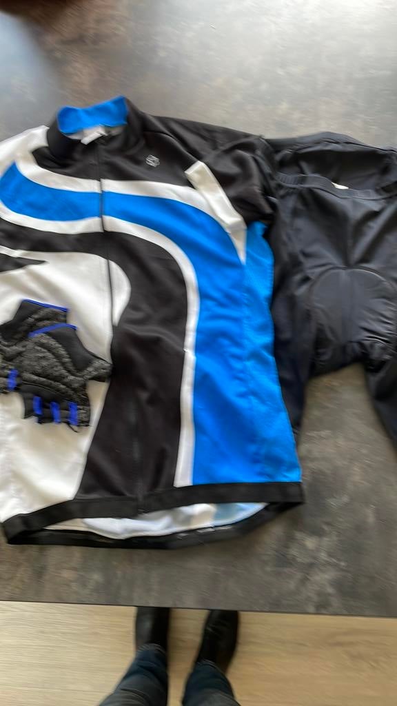 Tenue voor wielrenner/br L/schirtM/hands/M, Ophalen of Verzenden, Zo goed als nieuw