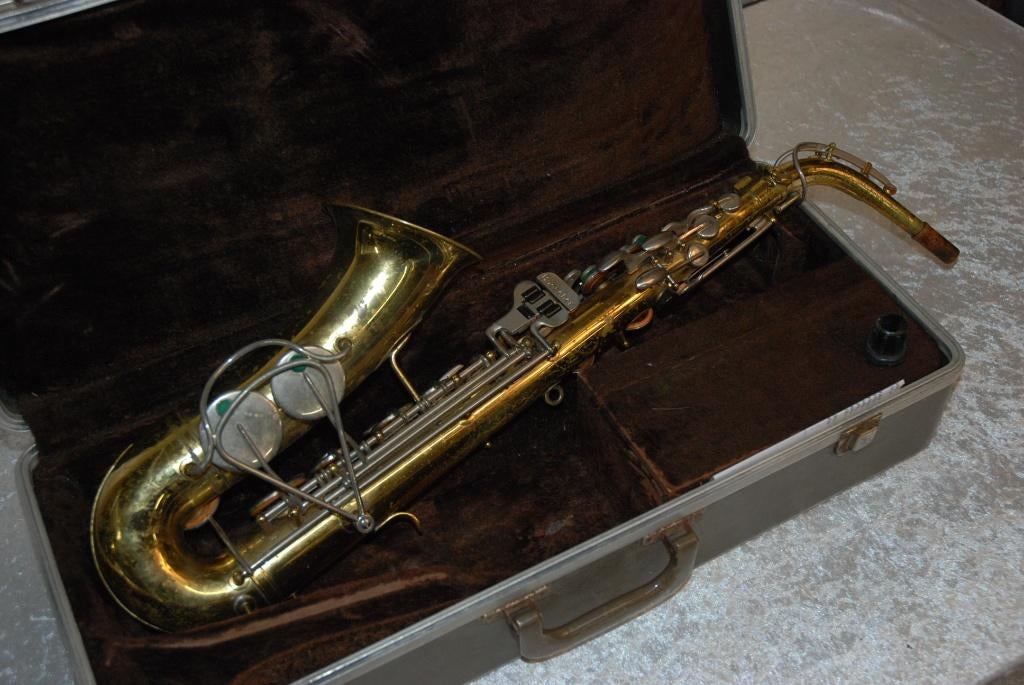 Buescher Aristocrat Alt Saxofoon met koffer,   <26260152>, Muziek en Instrumenten, Gebruikt, ., Ophalen of Verzenden, .