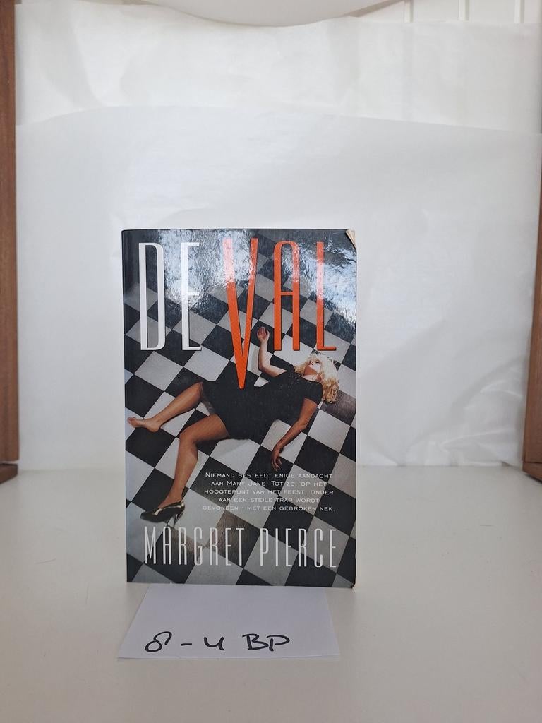 De Val - Margret Pierce, Ophalen of Verzenden