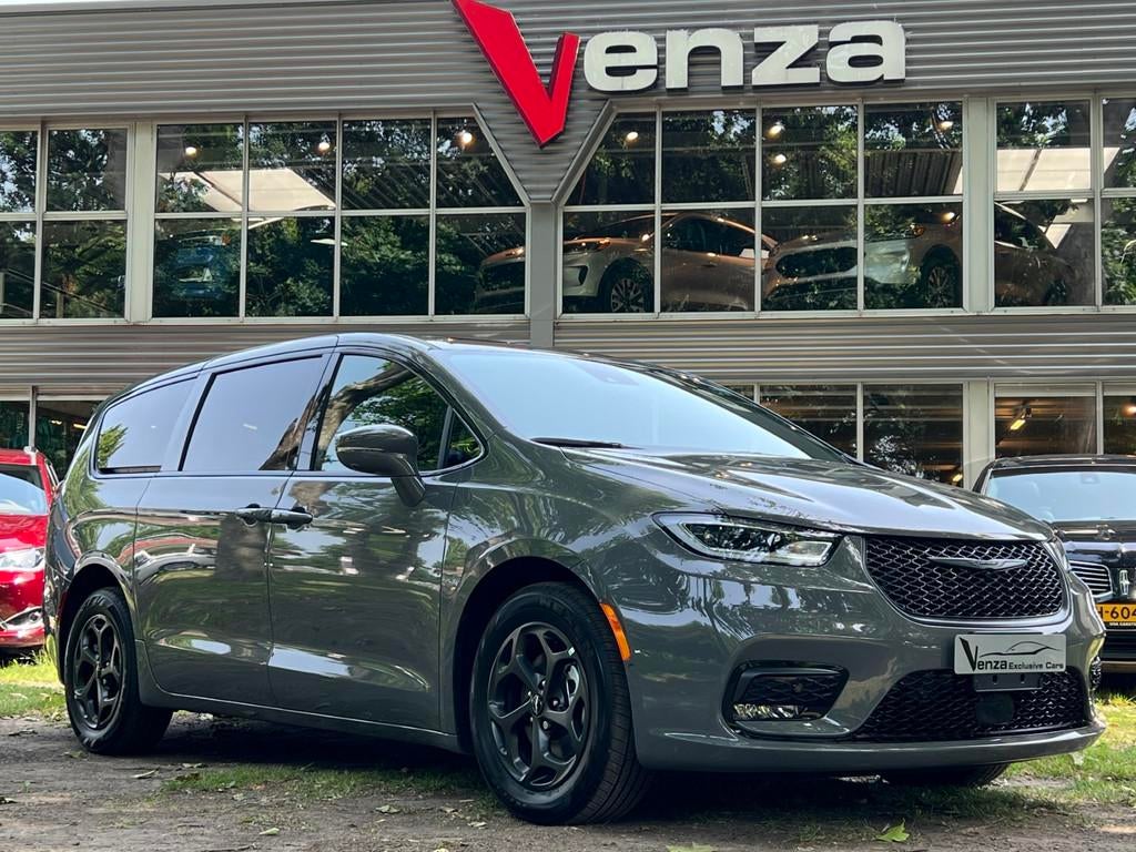 Chrysler Pacifica 3.6 V6 Limited S Hybride (bj 2025), Auto's, Chrysler, Gebruikt, Zwart, Met garantie (alle), 7 stoelen