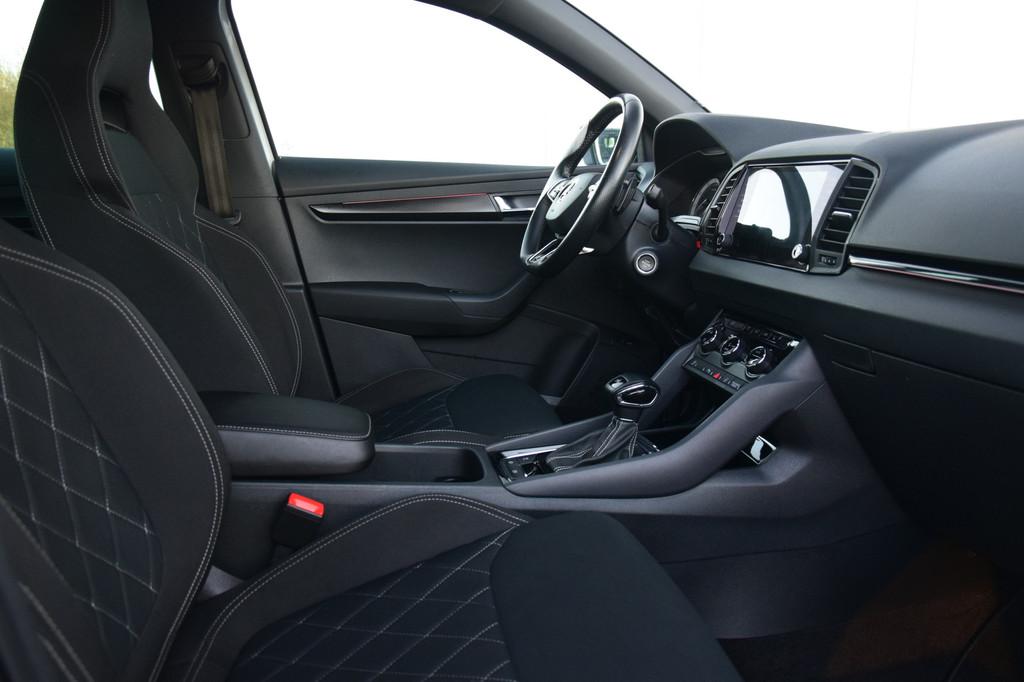 Skoda Karoq 1.5 TSI ACT Sportline Business Led Stoel/Stuurve, Stof, 4 cilinders, Wit, Karoq