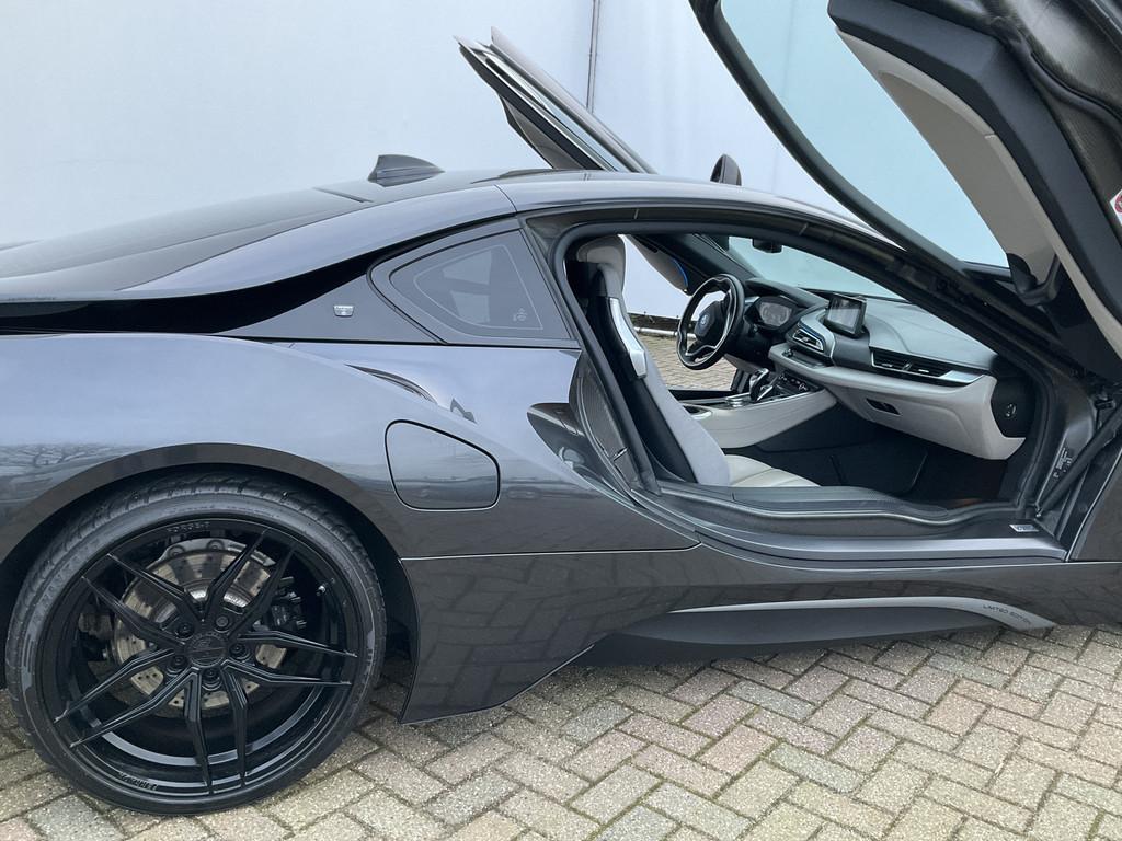 BMW i8 334pk Limited Edition Ferrada HUD 360Cam Nieuwstaat P, Auto's, Automaat, Gebruikt, Euro 6, 48 km/l