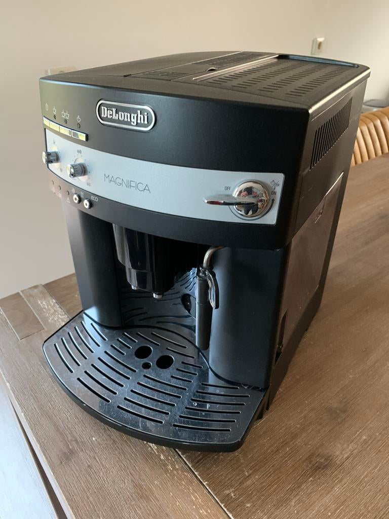 DeLonghi Magnifica 3000B Espresso Machine, Witgoed en Apparatuur, Ophalen, Afneembaar waterreservoir, Gebruikt, Espresso apparaat