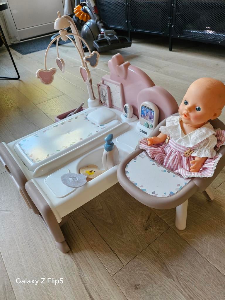 Schattig Babybedje met accessoires en popje, Ophalen