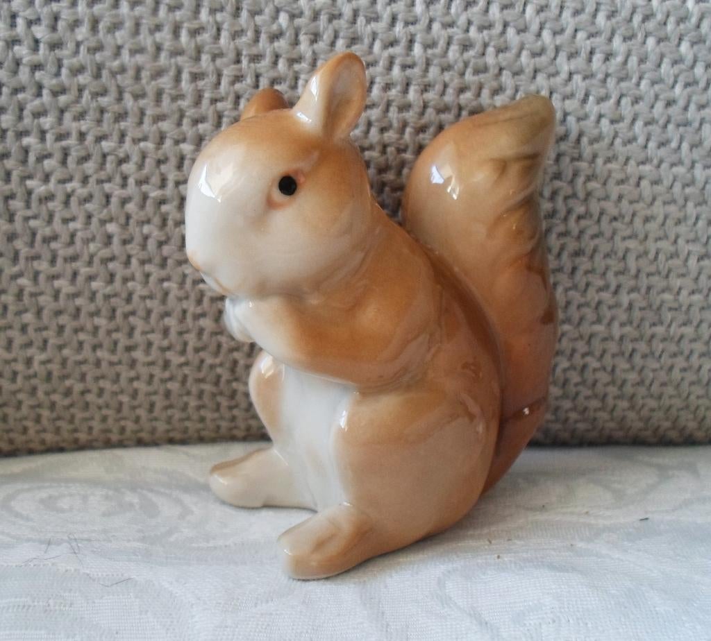 Porseleinen eekhoorn., Ophalen of Verzenden, Zo goed als nieuw, Dier