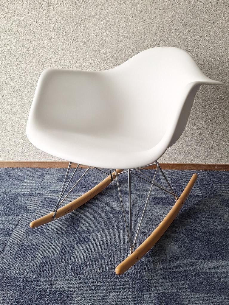 ZGAN Eames DAR Schommelstoel Prachtige Gave Imitatie Vitra, Ophalen, Zo goed als nieuw