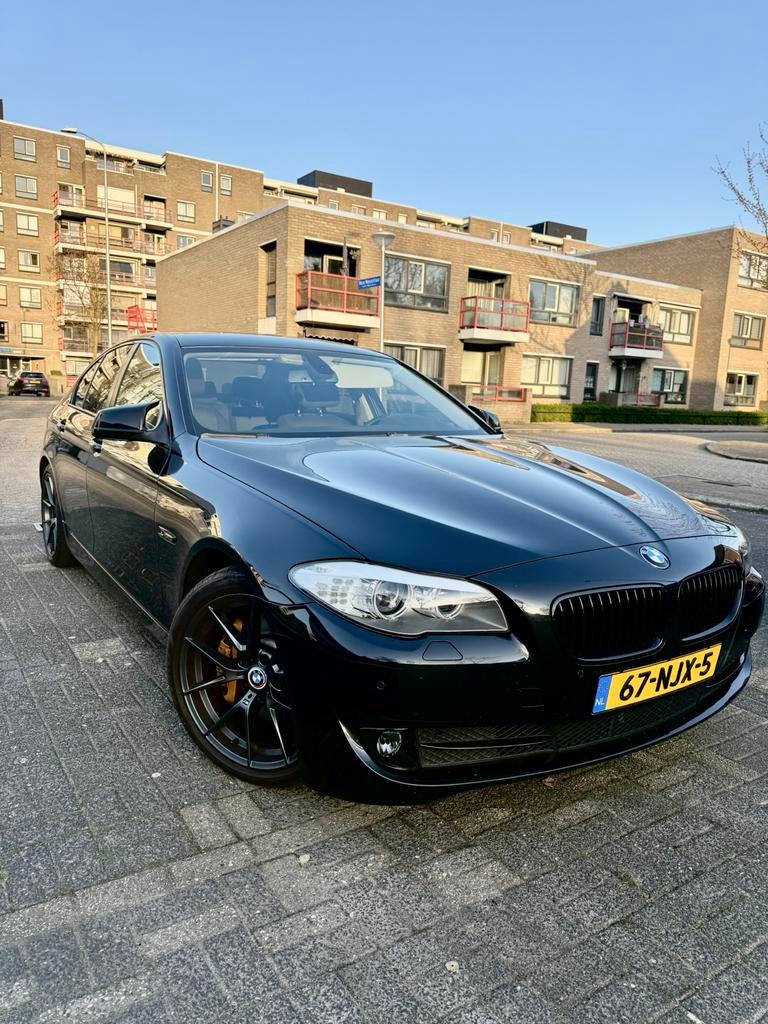 BMW 5-Serie 3.0 I 528 AUT 2010 Zwart, Auto's, BMW, Achterwielaandrijving, Origineel Nederlands, Particulier, Sedan
