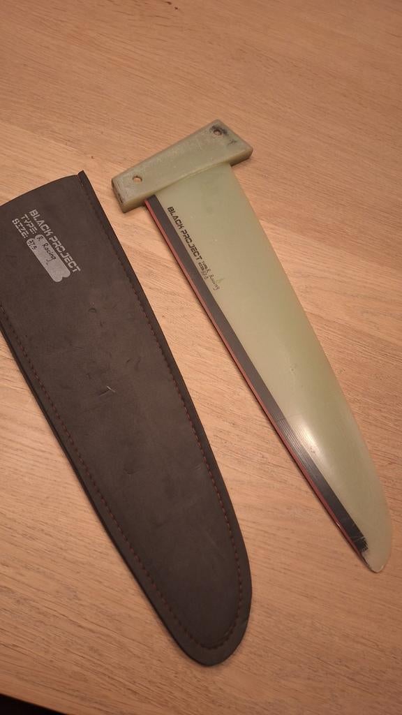 Black Project R Racing Slalom Vin 37.5 cm, Watersport en Boten, Gebruikt, Overige typen, Ophalen of Verzenden, Met vin(nen)