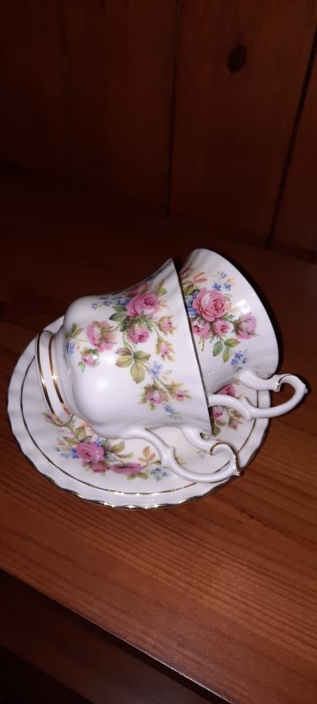 Royal Albert 3 sets Kop en Schotels  totaal voor € 20,-, Antiek en Kunst, Ophalen of Verzenden