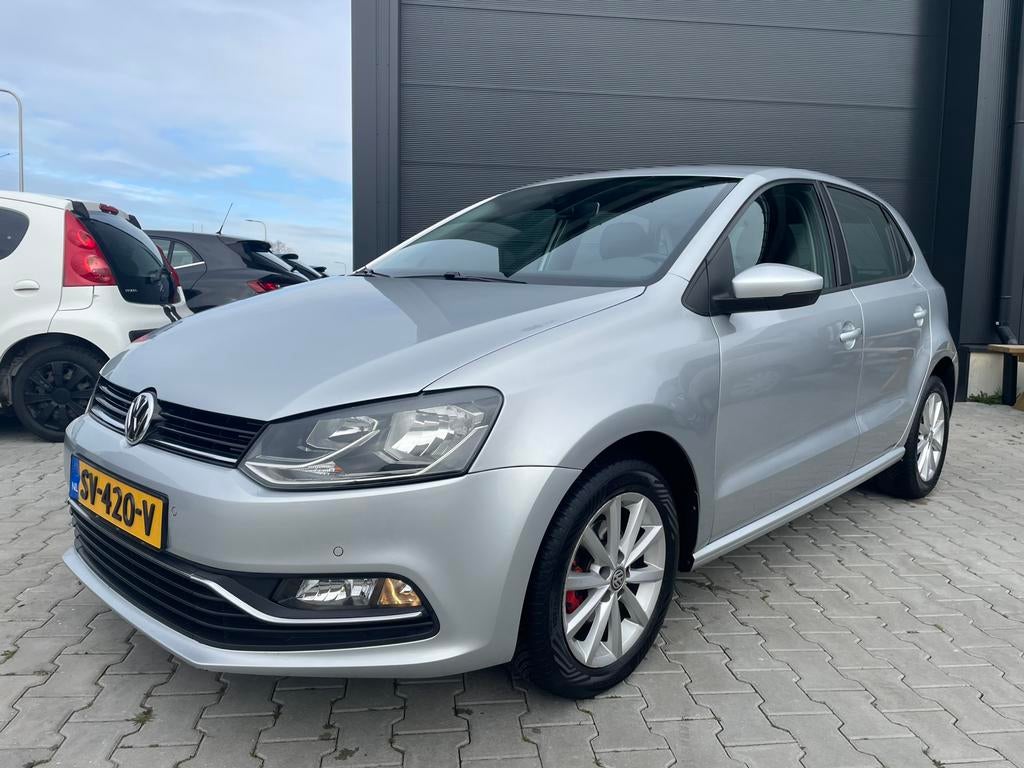 Volkswagen Polo 1.2 TSI LOUNGE 5Dr Airco|Cruise|Navi|PDC, Auto's, Stof, 40 €/maand, Zwart, 4 cilinders