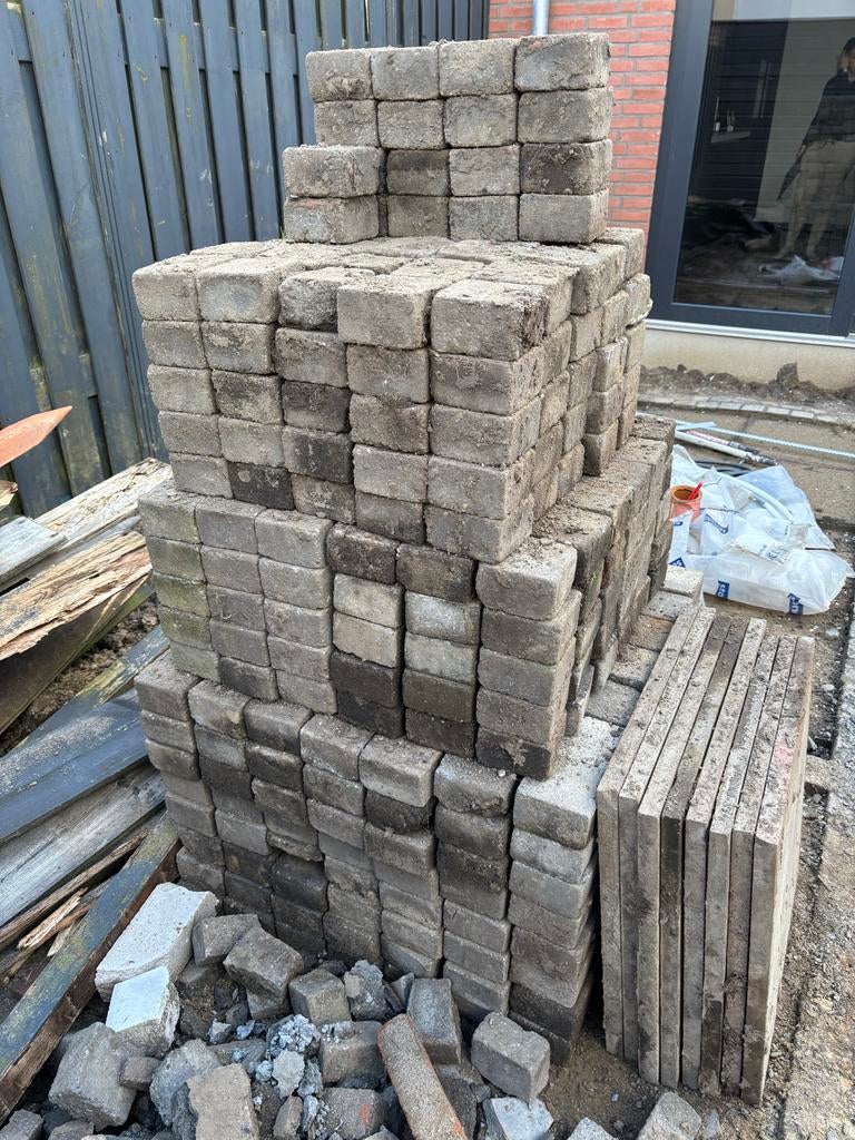 Gratis af te halen: Tuintegels (kinderkopjes), Ophalen, Gebruikt, Klinkers, 10 m² of meer