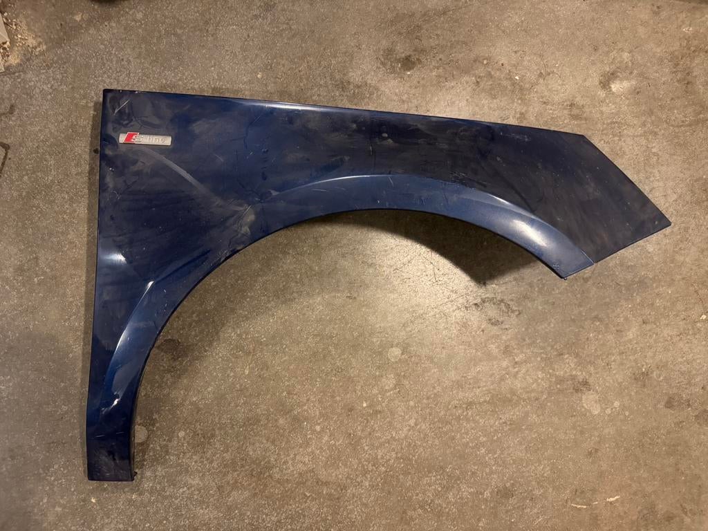 Audi A1 rechts zijscherm/spatbord donkerblauw, Gebruikt, Rechts, Spatbord, Audi