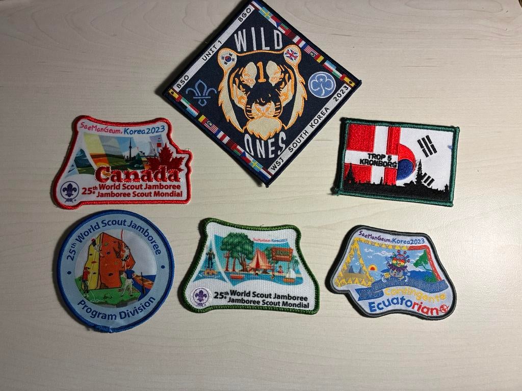 Wereld jamboree 2023 insignes, Verzamelen, Scouting, Ophalen of Verzenden, Zo goed als nieuw, Embleem, Speld of Insigne
