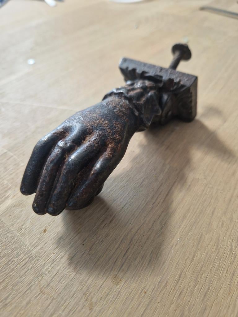 Antieke deurklopper in de vorm van een hand, Ophalen of Verzenden