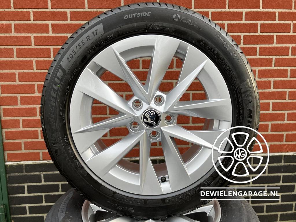 17 inch Skoda Octavia Rotare Aero Velgen NIEUW Origineel 202, -, -, Banden en Velgen, Nieuw