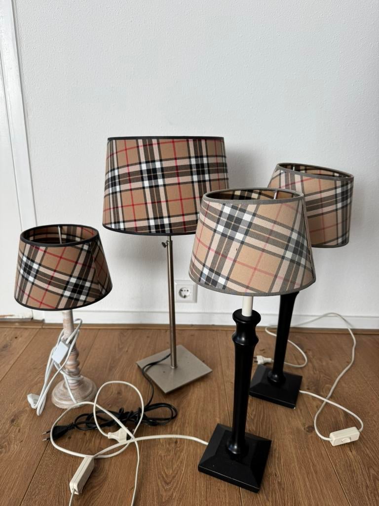 4 leuke tafellampen met burberry look print, Ophalen, Zo goed als nieuw