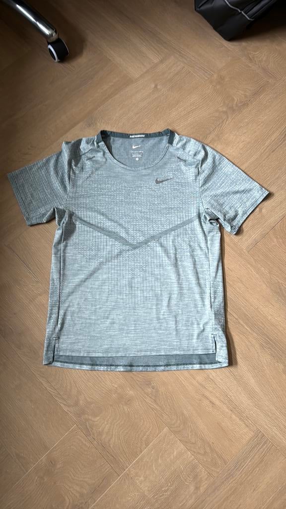 Als nieuw: Nike running sportshirt maat S, Kleding | Heren, Sportkleding, Ophalen of Verzenden, Zo goed als nieuw, Hardlopen of Fietsen