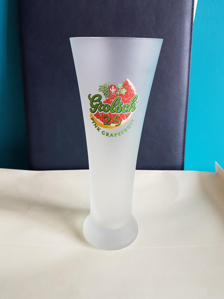 Grolsch 2.5 glas pink grapefruit, zgan, ca. 19,5 cm. hoog, Ophalen of Verzenden, Zo goed als nieuw, Glas of Glazen, Grolsch