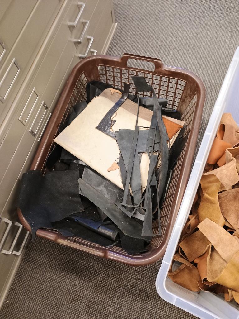 restanten LEER, Ophalen, Bruin, Leer of Kunstleer, Nieuw