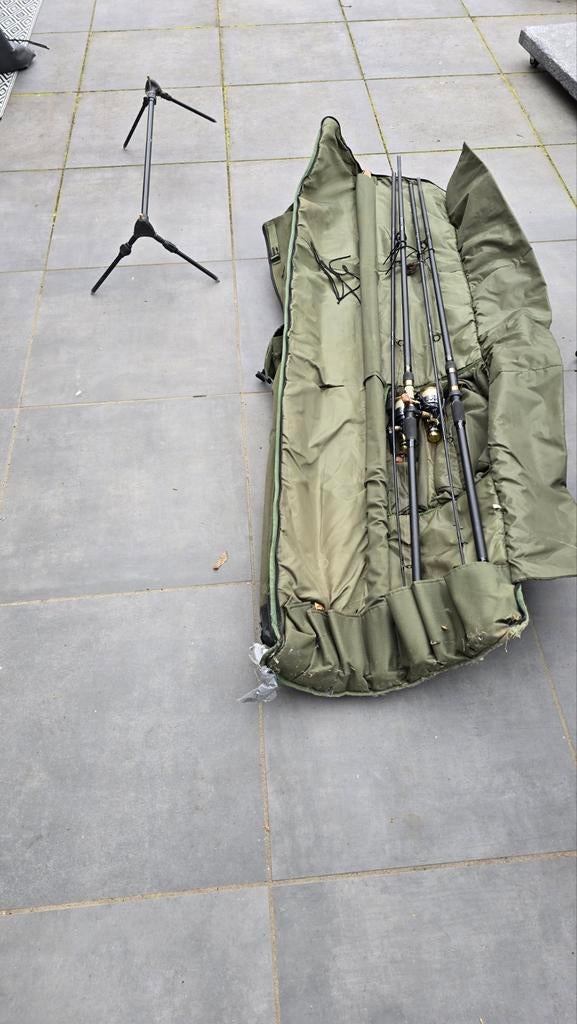 karpervisser: hengels, molens, foedraal, net, rodpod stoel, Ophalen, Gebruikt, Complete set