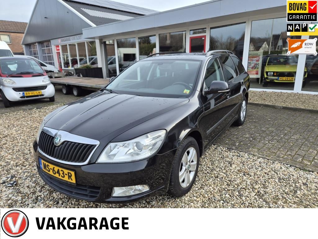 Skoda Octavia Combi, trekhaak 1.6 TDI Greent.Eleg., Euro 5, Gebruikt, 4 cilinders, Zwart