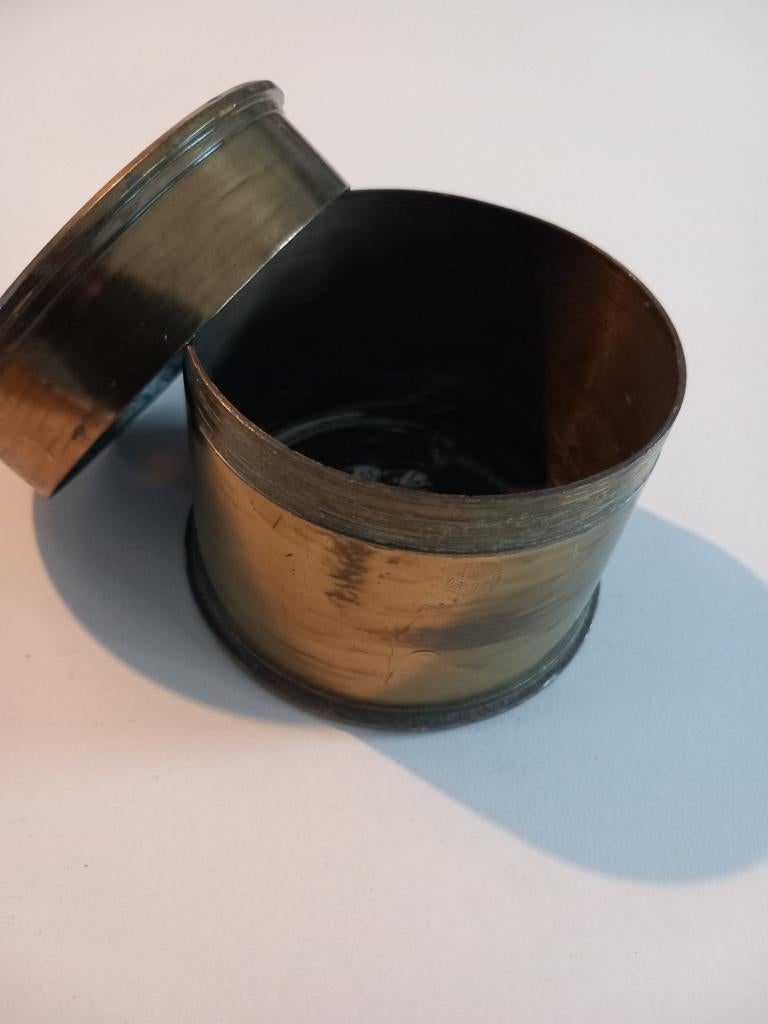 Sigaretten bakje van twee afgeschoten Engelse hulzen, Ophalen of Verzenden, ., ., .