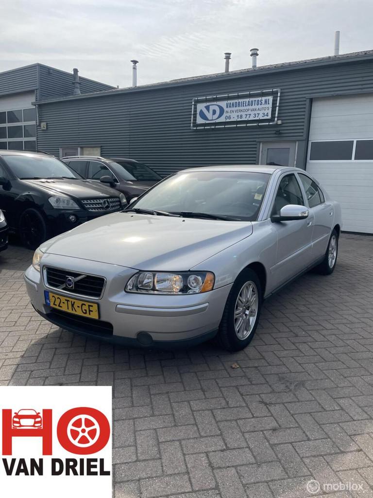 Volvo S60 2.4 edition 2 facelift 137dkm, Auto's, Voorwielaandrijving, Gebruikt, Zwart, Parkeersensor