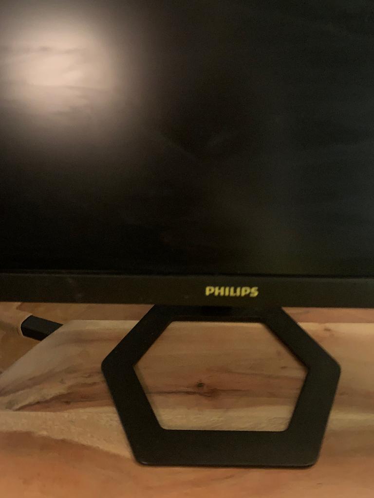 Philips USB-C Monitor, Computers en Software, Monitoren, Zo goed als nieuw, 60 Hz of minder, USB-C, Kantelbaar, IPS, Full HD, Ophalen