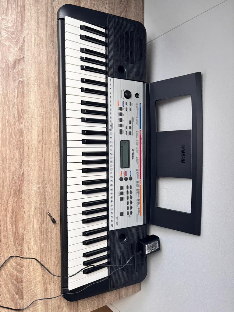 Yamaha YPT-260 Keyboard - Perfect voor beginners!, Muziek en Instrumenten, Keyboards, Ophalen, Zo goed als nieuw, 61 toetsen, Yamaha