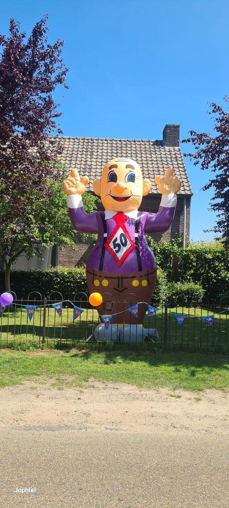 Abraham feestend te huur/ huren, Ophalen, Zo goed als nieuw, Abraham of Sarah