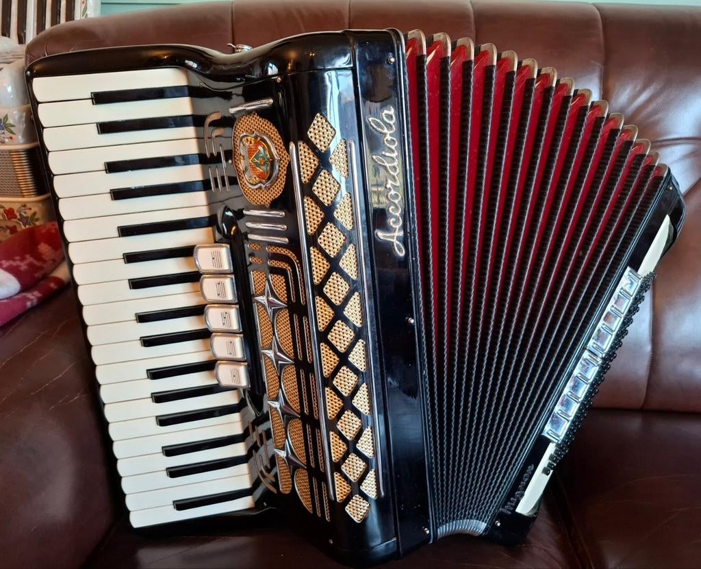 Accordeon Accordiola zwart/ORMOLU, Muziek en Instrumenten, 80-bas, Met koffer, Ophalen of Verzenden, Accordiola