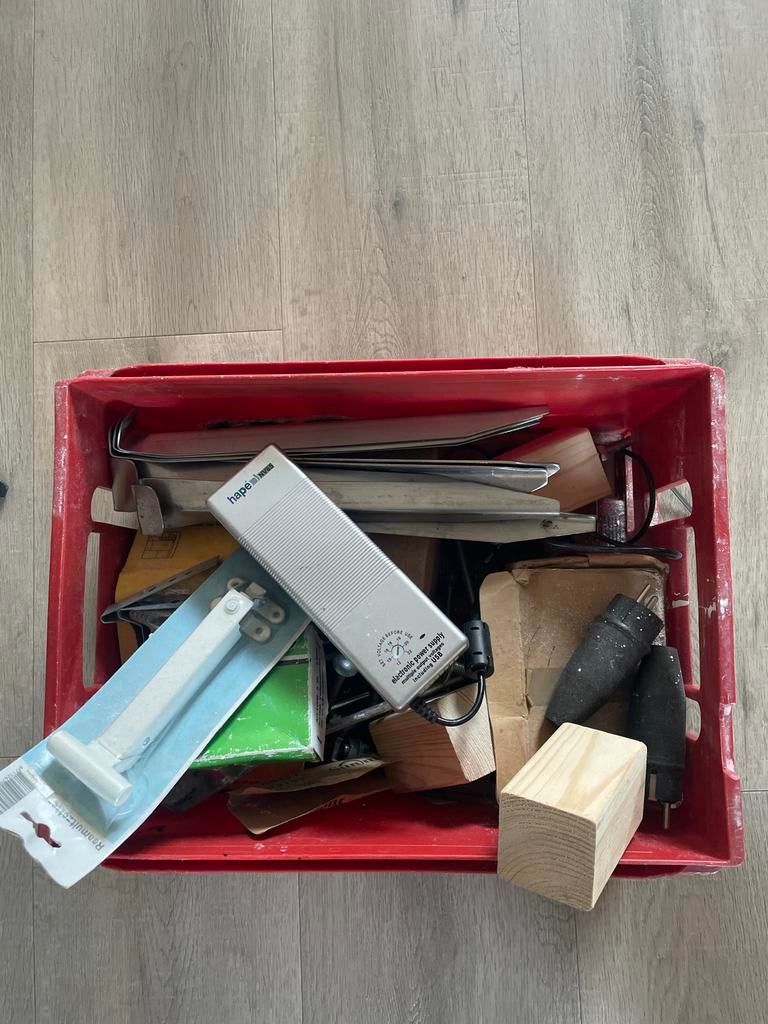 Diverse klusspullen: spijkers, haringen, slot, stekkers, Ophalen, Overige materialen, Gebruikt, Overige typen