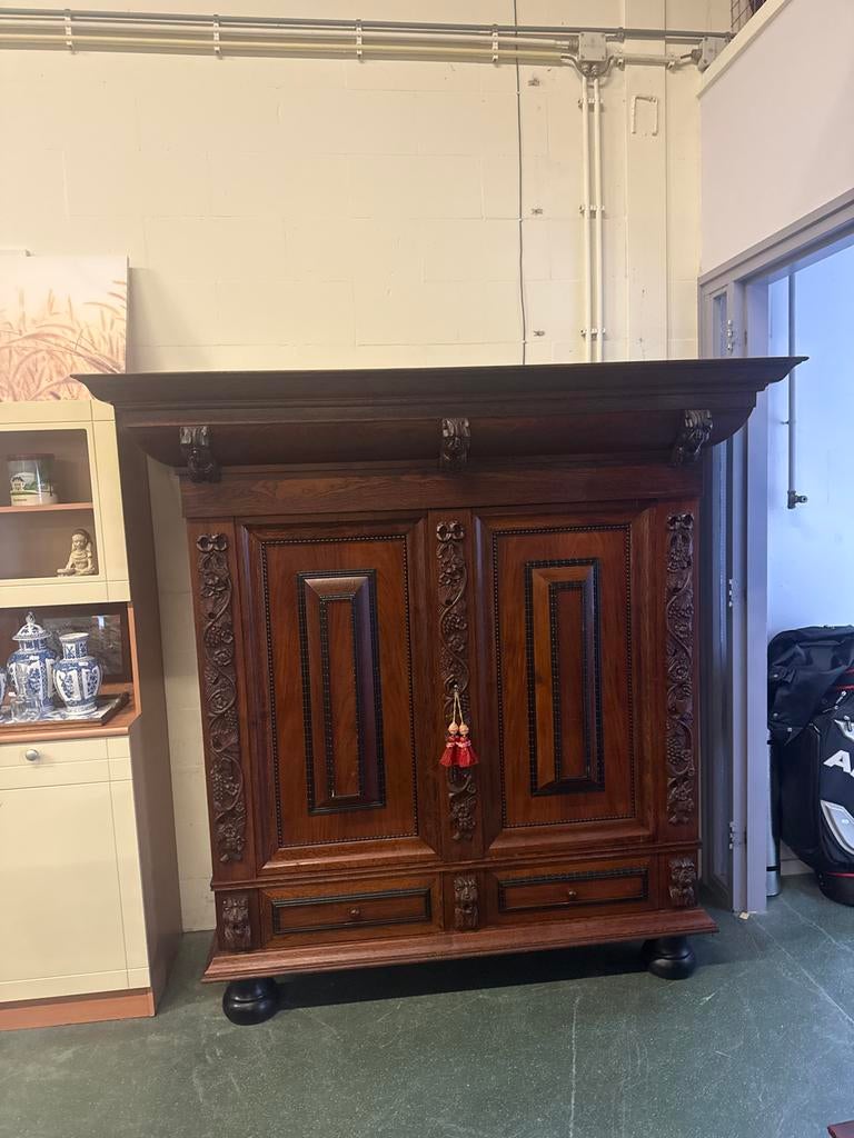 Massieve kast, Ophalen